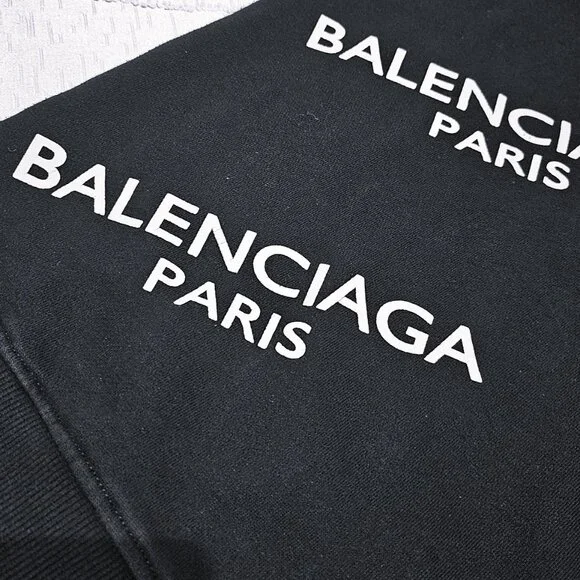 BALENCIAGA  BLACK AND WHITE ICONIC LOGO UNISEX SWEATSHIRT - Picture 5 of 10